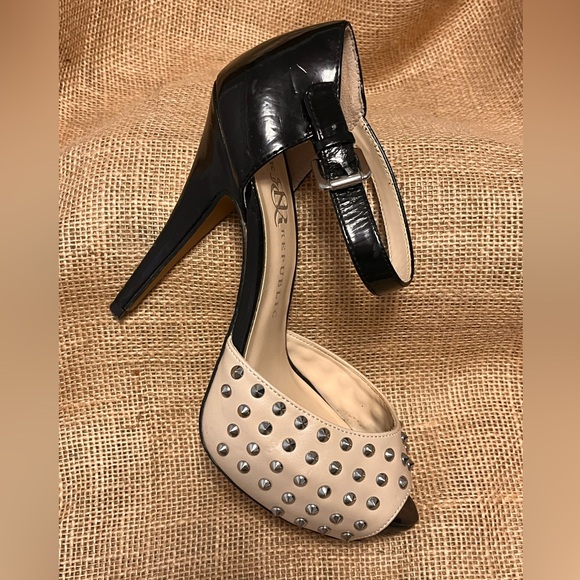 ROCK & REPUBLIC Studded Platform Stiletto Black/Cream w/Ankle Buckle Size 7 - Picture 3 of 11